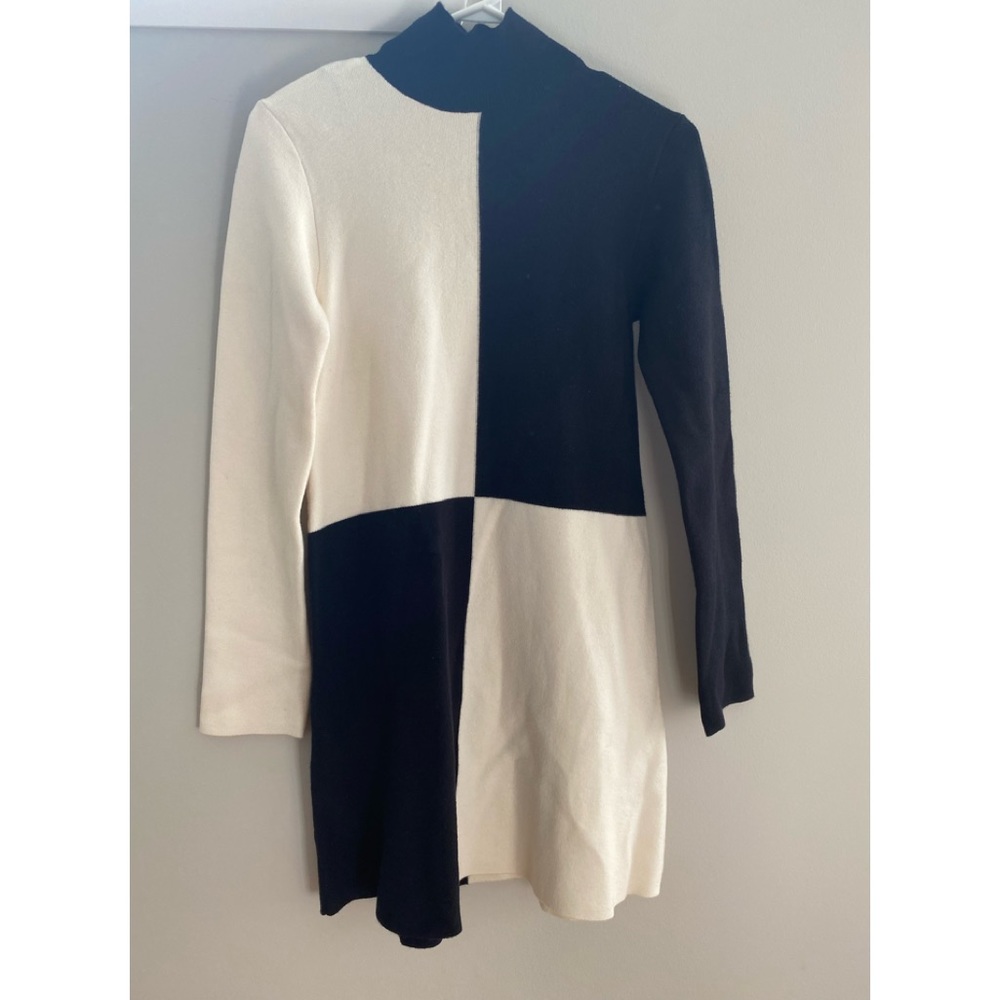 Chic Black and White Women's Dress - Picture 4 of 10